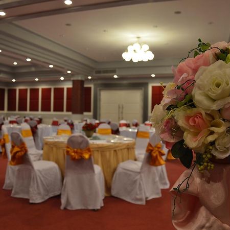 Raya Grand Hotel Nakhonratcsaszima Kültér fotó