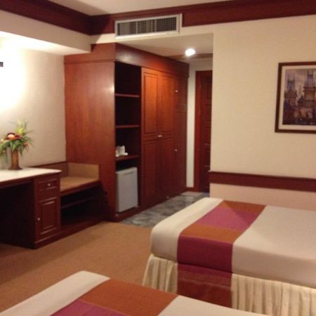 Raya Grand Hotel Nakhonratcsaszima Szoba fotó