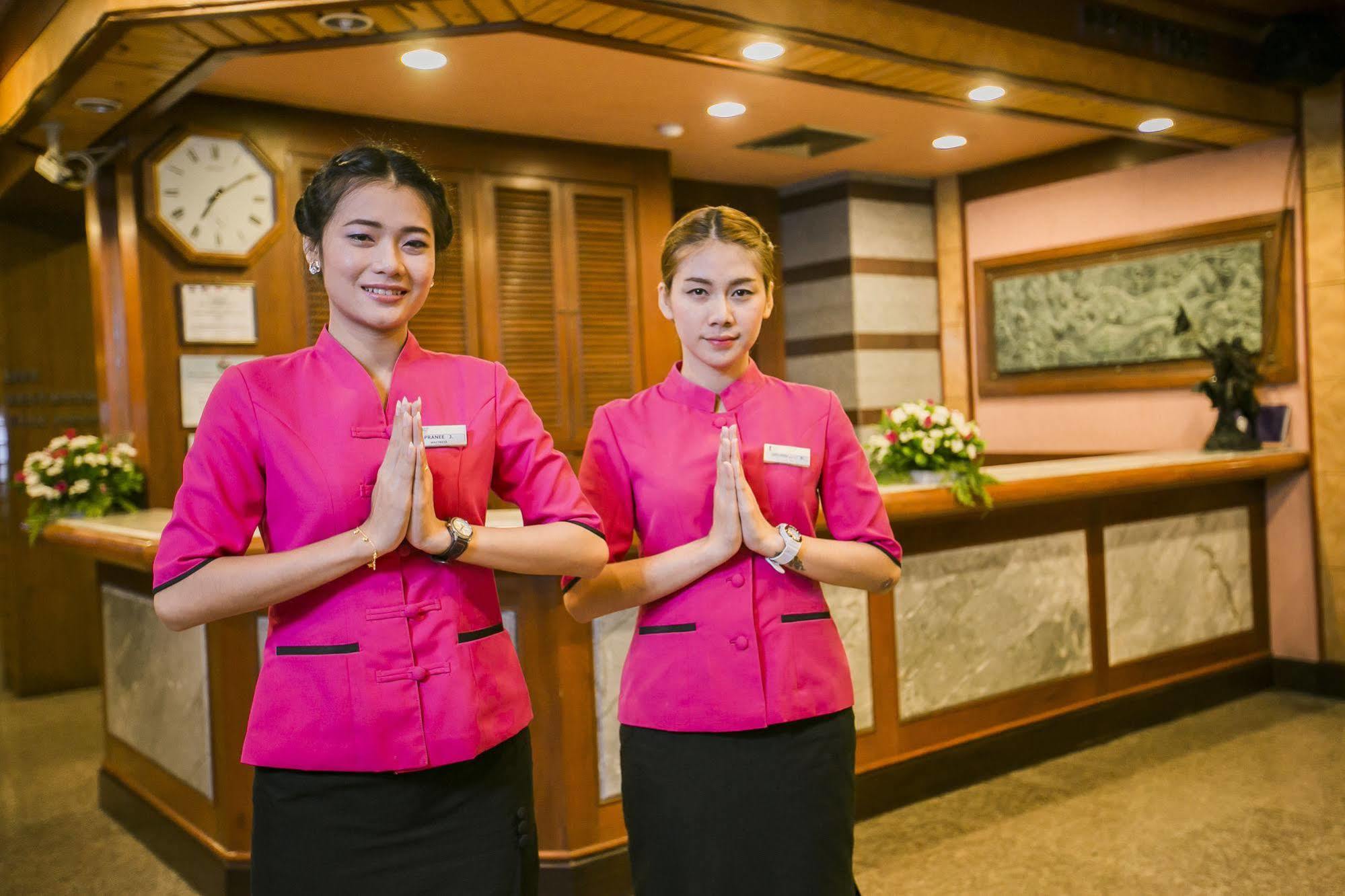 Raya Grand Hotel Nakhonratcsaszima Kültér fotó
