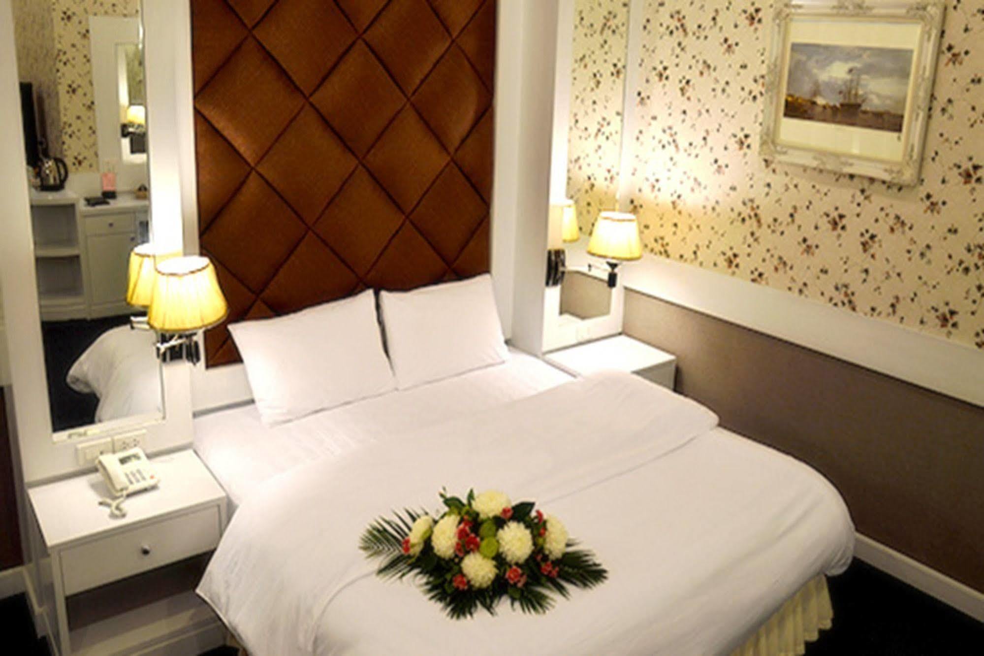 Raya Grand Hotel Nakhonratcsaszima Kültér fotó