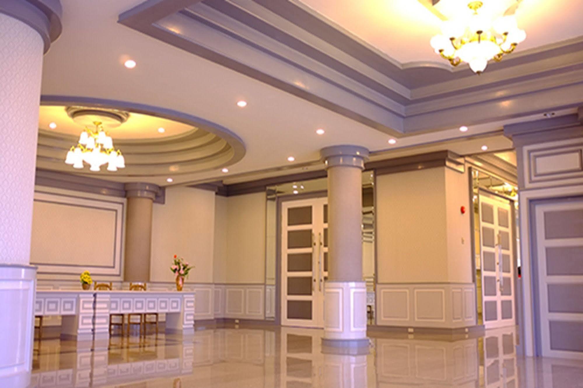 Raya Grand Hotel Nakhonratcsaszima Kültér fotó