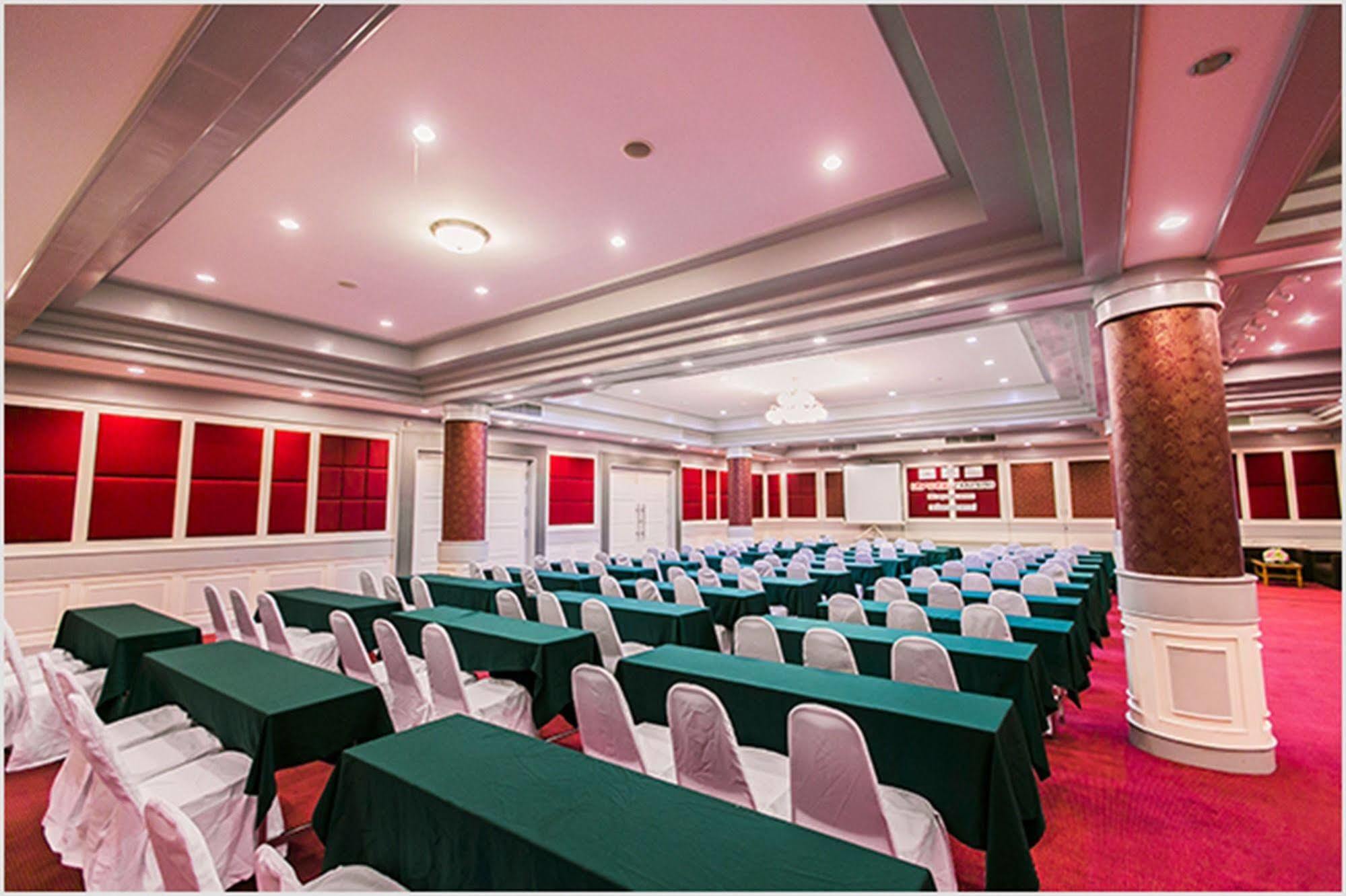 Raya Grand Hotel Nakhonratcsaszima Kültér fotó