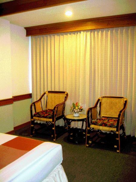 Raya Grand Hotel Nakhonratcsaszima Szoba fotó