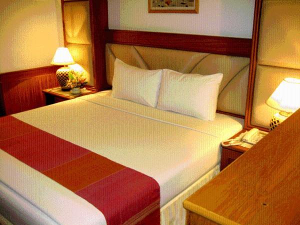 Raya Grand Hotel Nakhonratcsaszima Szoba fotó